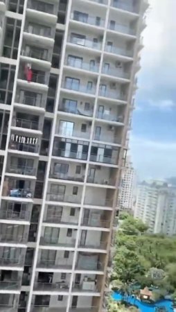 Woman Twerking At Balcony Fall To Dead