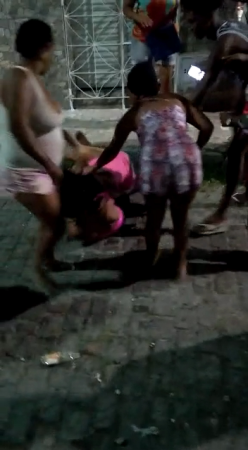 Women fighting the way people like in Brazil.