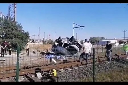 6 Killed, 6 Injured when Minibus Driver Crosses Train Level Crossing