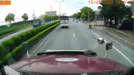 Cyclist Guy Try To Crossing The Road Hit By Truck