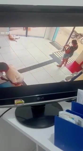 Woman Tried To Use Guy As A Shield » UncensoredVideo - Latest News Without Censorship