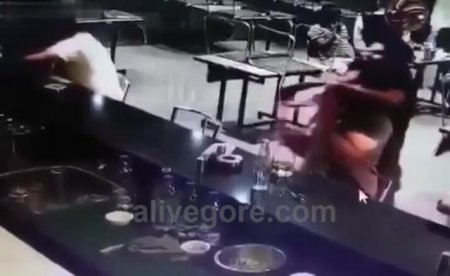 Guy at Bar Gets His Throat Slit