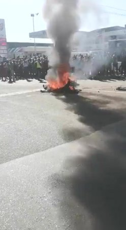 Two Phone Robbers Burned On Motorcycle After Road Accident
