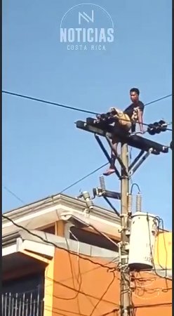 Idiot Electrocuted To Death