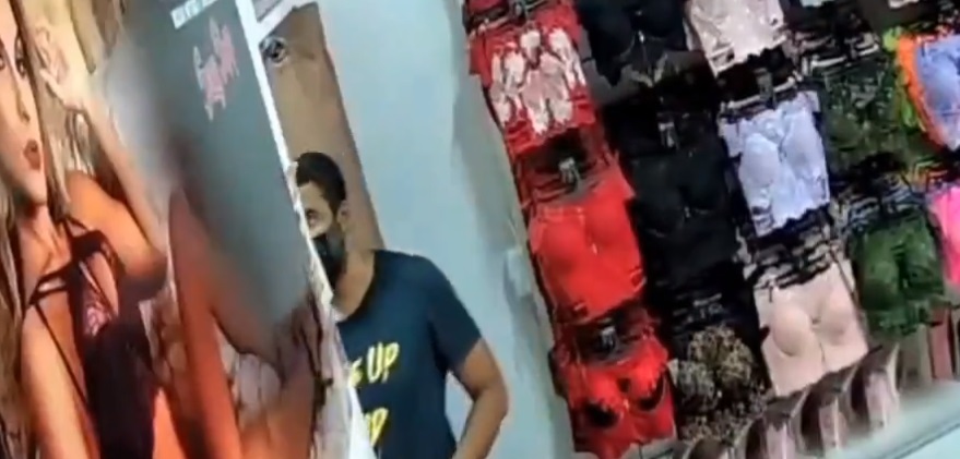 Rapist Prevented From Raping A Woman In A Store » Uncensored Videos .Murders, Executions, Suicide, Terrible accidents - New Content Only