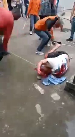 Street Justice - Man Beaten With Sticks And Knives