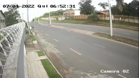 Carried Away By The Conversation, Two Women Were Hit By A Car On The Road
