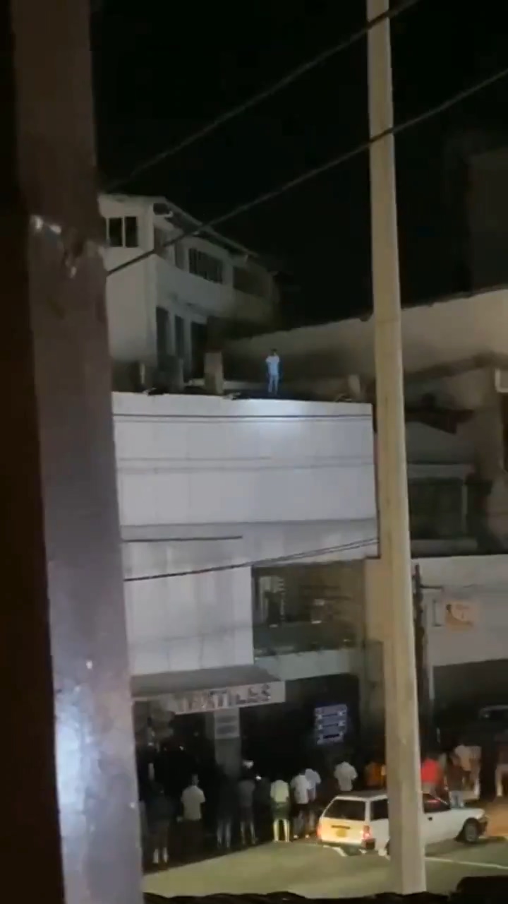 A Man Climbing A Power Line And Committing Suicide » Uncensored Videos .Murders, Executions, Suicide, Terrible accidents - New Content Only