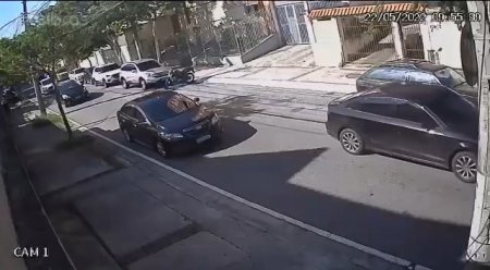 Bandits Robbed The Victim By Blocking Traffic