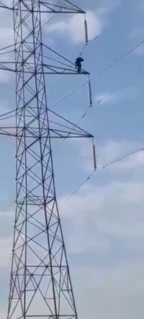 African Dude Electrocuted On Transmission Tower