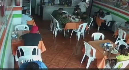 During Lunch In A Restaurant, A Man Was Shot By A Hitman