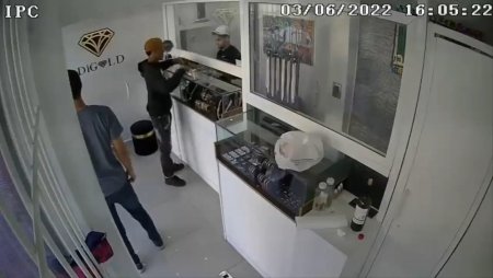 Two Robbers Got Fucked Up