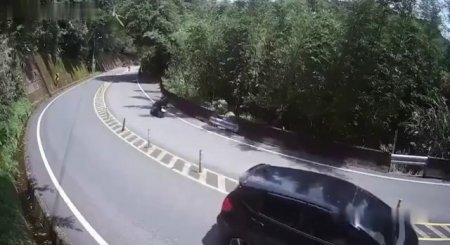 The Biker Failed To Control In A Curve Of The Road And Therefore Died