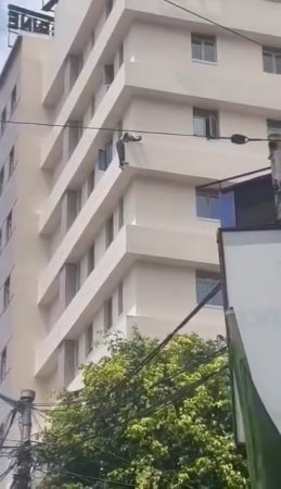 A Man Was Seriously Injured After Falling From The 7th Floor Of The Hospital While Trying To Escape