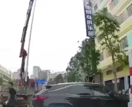 A Concrete Pump Pipe Collapsed On A Man Like An Axe