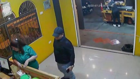 A Restaurant Guest Wounded A Robber