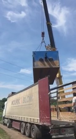 Worker Crushed By A Tank That Collapsed From A Crane