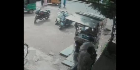 A jealous man stabbed his wife on the street. India