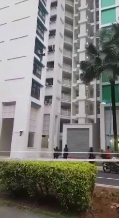 Woman Did Not Wait For Rescue Workers To Set Up A Rescue Cube And Jumped From The 5th Floor