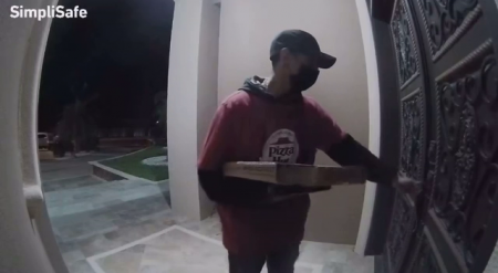 Armed Robbers Disguised As A Pizza Deliveryman To Break Into A House