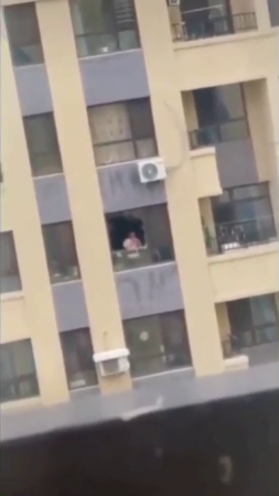 A Suicidal Man Broke A Window And Fell Out Of A Skyscraper