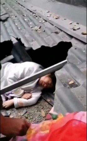 Child Warning! Covid Psychosis In China. A Man Threw His Child Out The Window And Then Jumped Out Himself