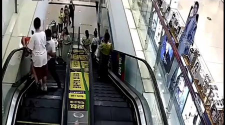 As A Result Of Carelessness The Guy Died On The Escalator