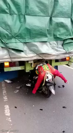 A Motorcyclist Overtook A Truck And Died