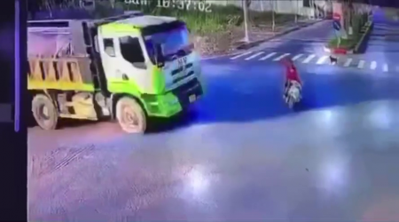 Truck Turned Idiot Motorcyclist Into Red Paint