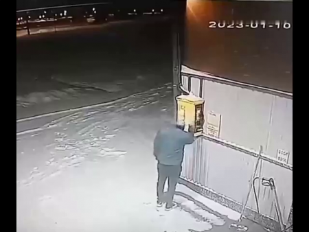 In Taldykorgan, Kazakhstan, A Madman Tried To Steal Cash From An Atm In A Self-service Car Wash But Was Seen Doing So