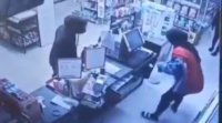 Robbers Threatening A Store Employee With A Machete Stole 1,300,000 Cash