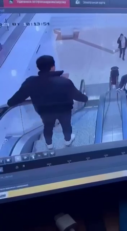 Sneaky Dude Decided To End The Conflict On The Escalator