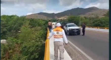 Dude Committed Suicide By Jumping Off A Bridge. Mexico