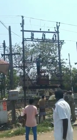 Another Idiot Was Electrocuted When He Climbed On A Transformer