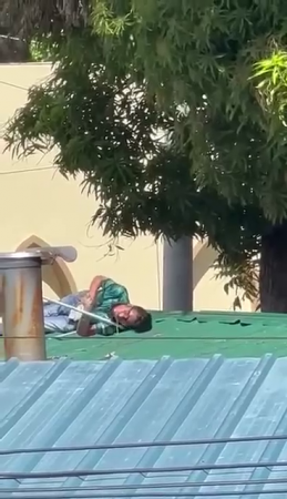 Epilepsy Attacked A Worker On The Roof Of A House