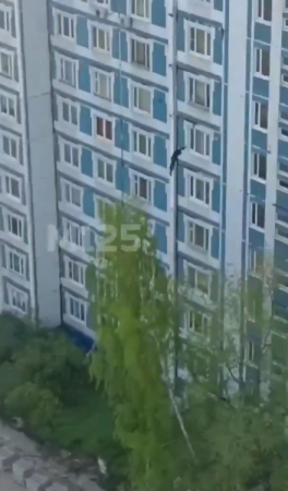 A Man Escaping A Gift Fell From The 13th Floor. Russia