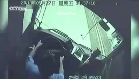 Bus Driver Killed By A Tire That Hit The Windshield