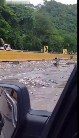 4 Killed In Overturning Fish Truck. Venezuela