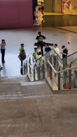 Man Jumped From The Fourth Floor Of The Mall. Xuzhou Suning Plaza, China