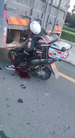 Motorcyclist Crashed Into The Back Of A Truck. Aftermarmath