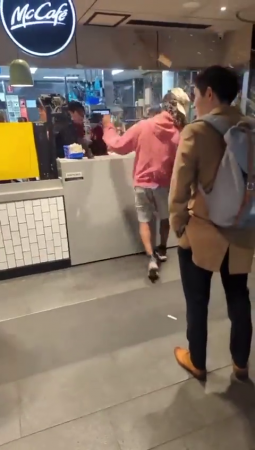 McDonald's Employee Throws Drink In Customer's Face For Insulting. Sydney, Australia