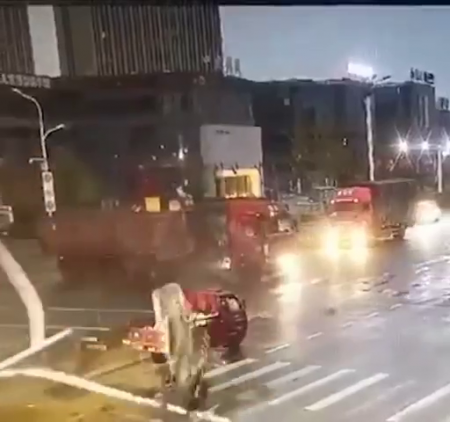Falling Traffic Light Kills Pedestrian