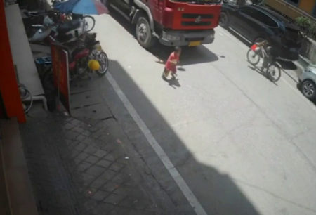 Child Warning! The Child Ran Right Under The Wheels Of The Truck. Died