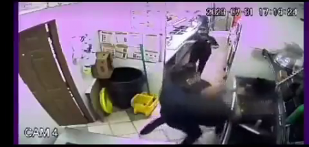 Man Beats A Subway Worker