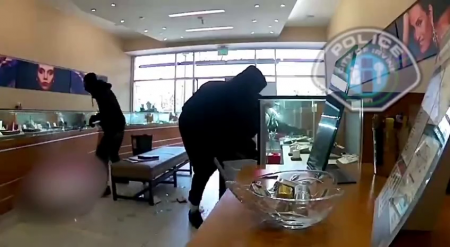 3 Robbers Rob A Jewelry Store In California