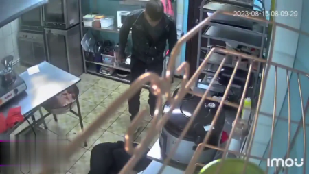 👹 😡A Dude Who Previously Worked As A Cook In A Restaurant Brutally Beats An Employee. Sokoch, Kamchatka Region, Russia