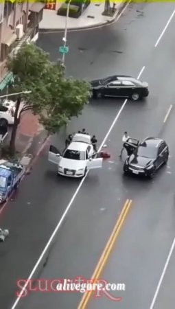 Taiwanese Black Society (Taiwanese Version Of Gangs) Assault And Abduct A Man On The Street In Broad Daylight