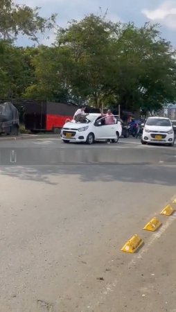 Two Drivers Did Not Share The Road. Colombia