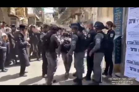 Israeli Police Are Trying To Tear Down Flags Hung By Jews In Jerusalem