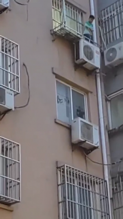 Child Warning! Boy Jumped From The Fifth Floor To Escape Parental Beatings